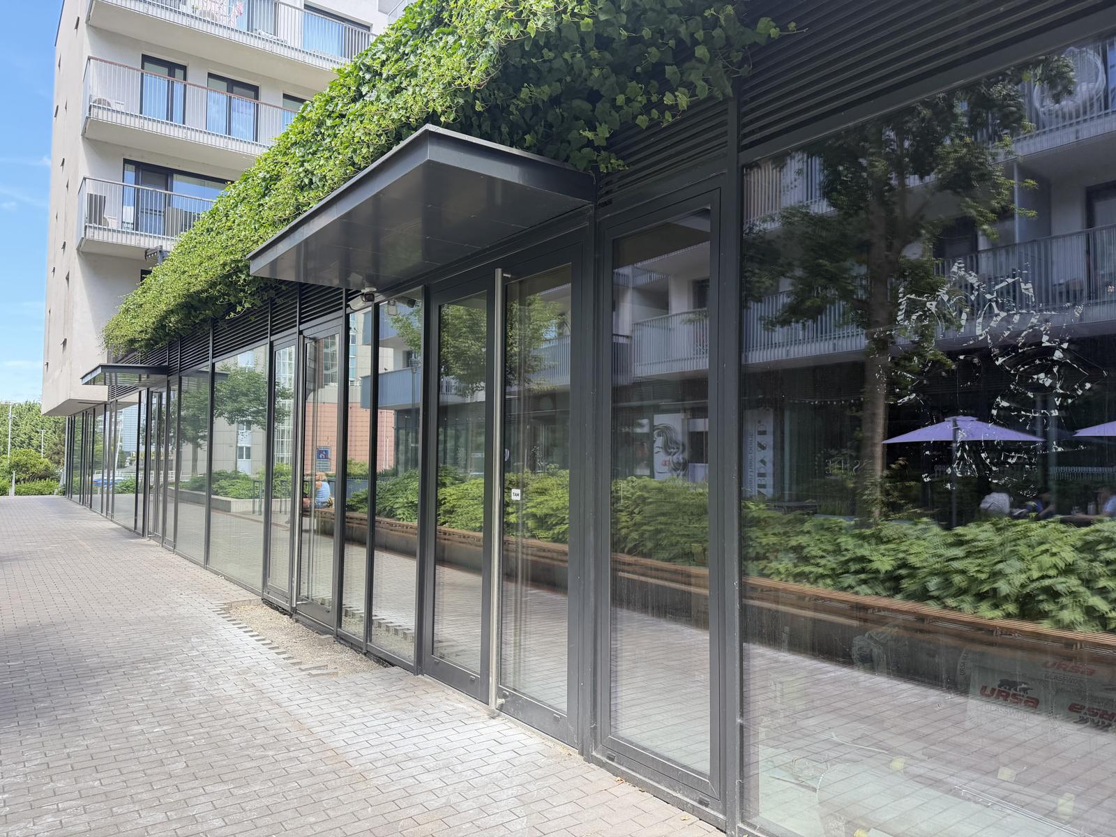 Obchodný priestor 80m2, lokalita MLYNSKÉ NIVY – fotka 2