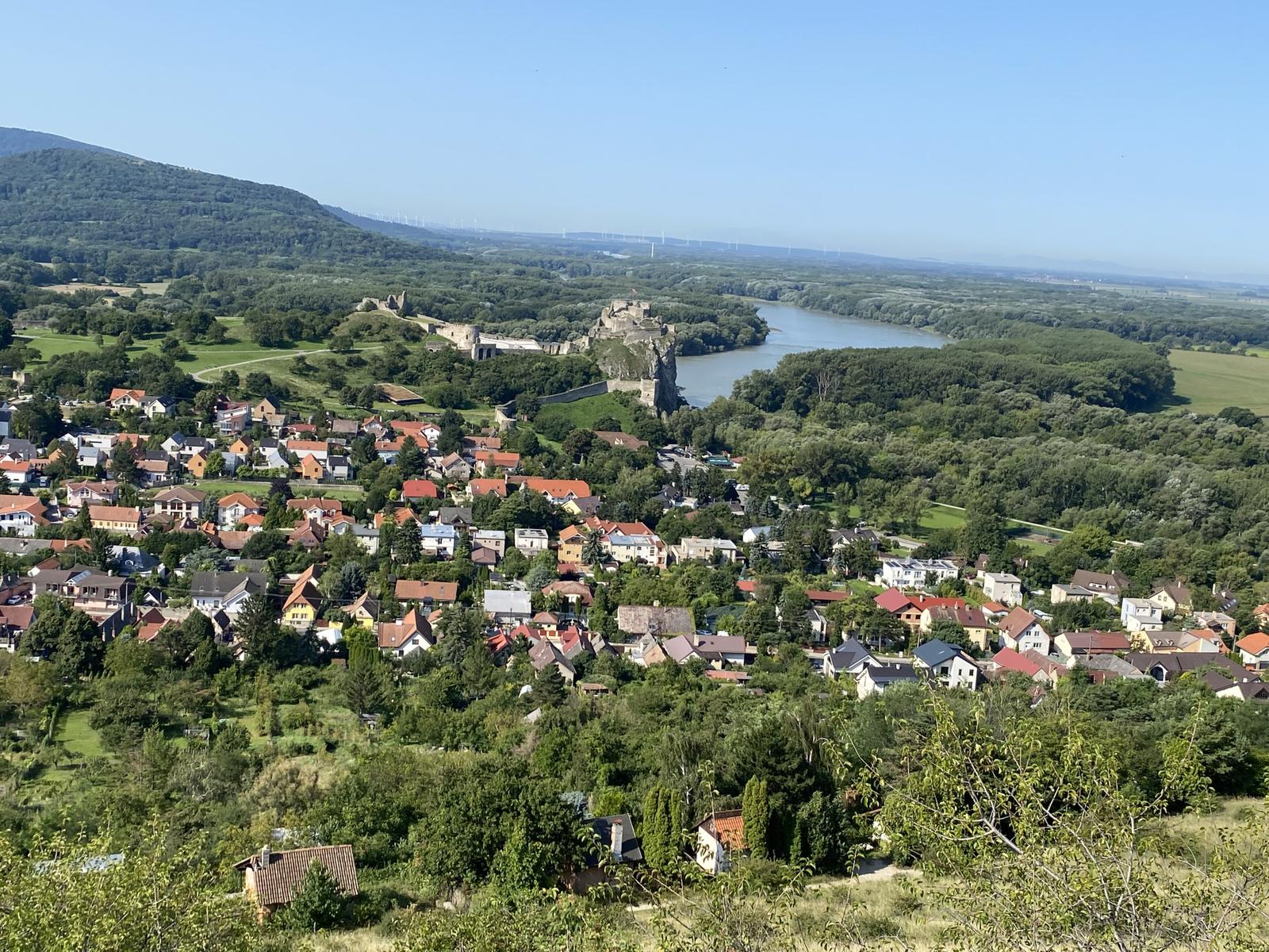 Predaj výnimočného pozemku s panoramatickým výhľadom v Devíne
