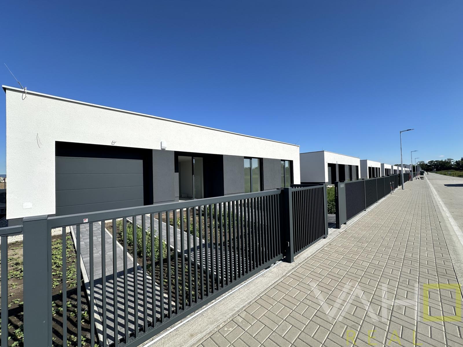 🏡  Štýlové bývanie pár minút od Trnavy – Exkluzívny projekt 10 rodinných domov – fotka 2