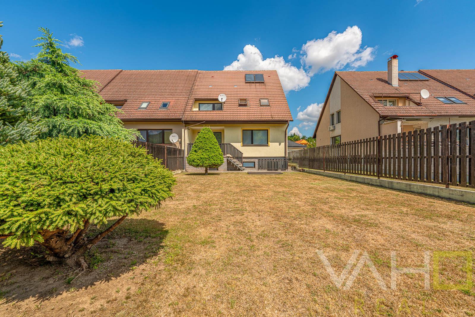 5-izbový rodinný dom 180 m² | pozemok 587 m², garáž a veľká povala | Bzince pod Javorinou – fotka 2