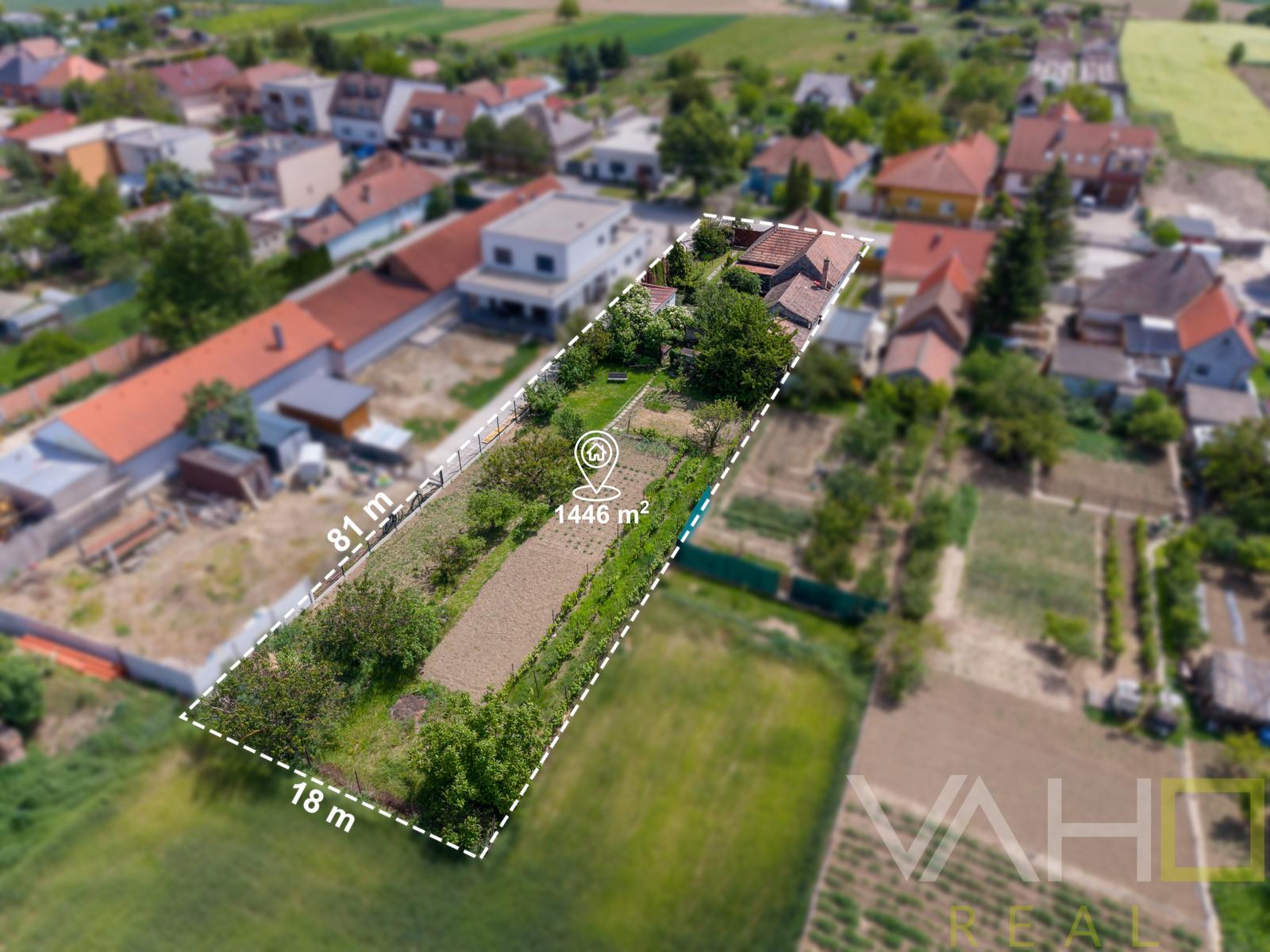 Rezervované!!! Na predaj veľký stavebný pozemok výmera 1446m2, šírka 18m, Šúrovce, možnosť dokúpiť ďalší priľahlý pozemok – fotka 2