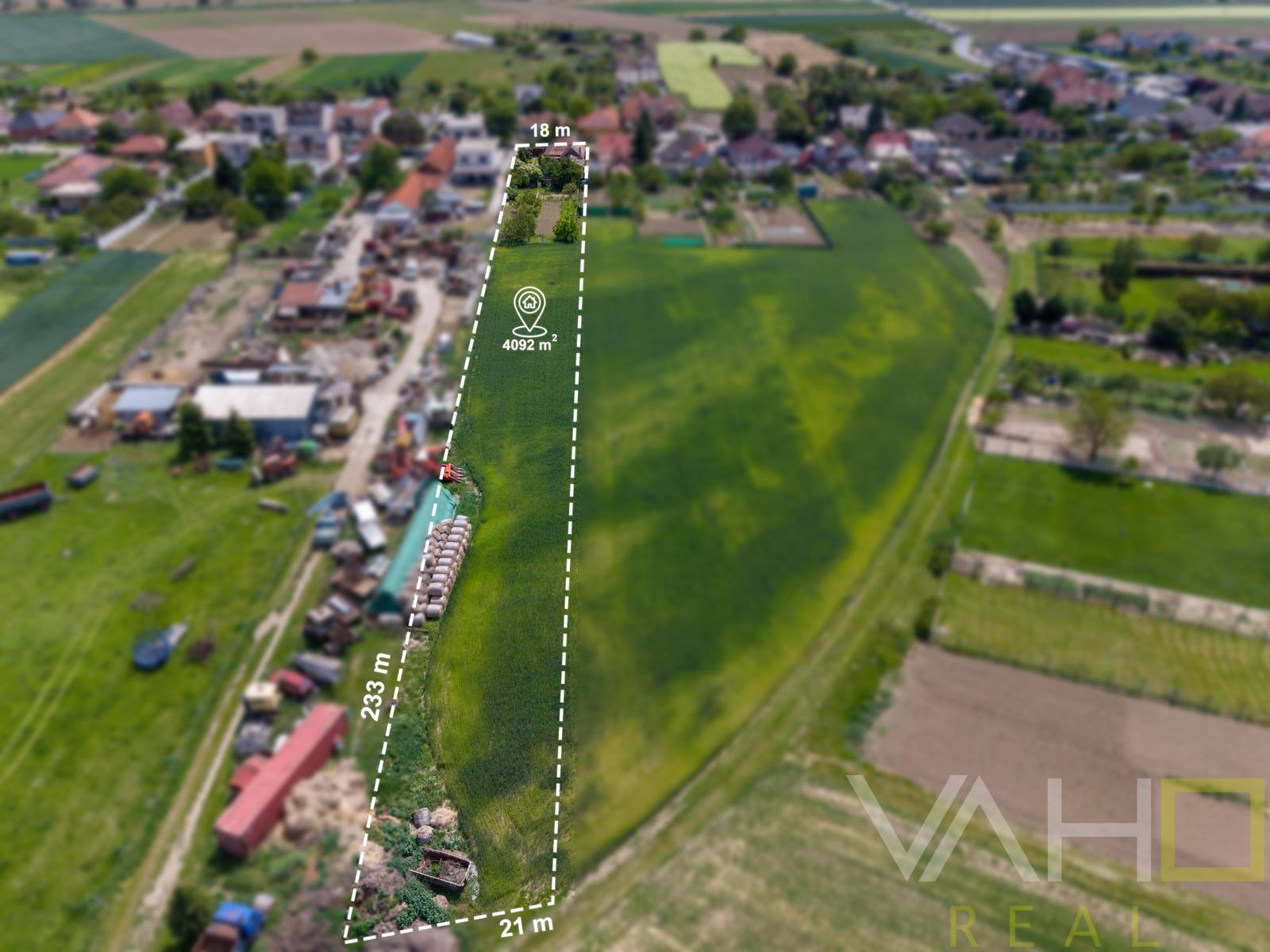Exkluzívne!!! Na predaj veľkorysý slnečný stavebný pozemok výmera až 4092m2, šírka 18m, Šúrovce,
