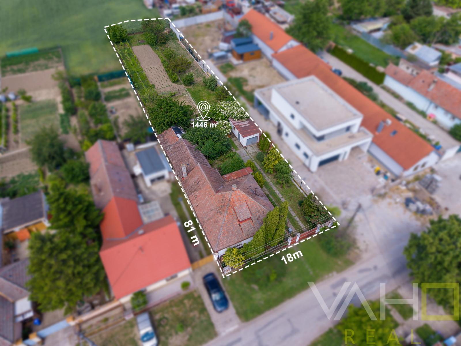 Rezervované!!! Na predaj RD s veľkým stavebným pozemkom výmera 1446m2, šírka 18m, Šúrovce, možnosť dokúpiť ďalšie priľahlé pozemky
