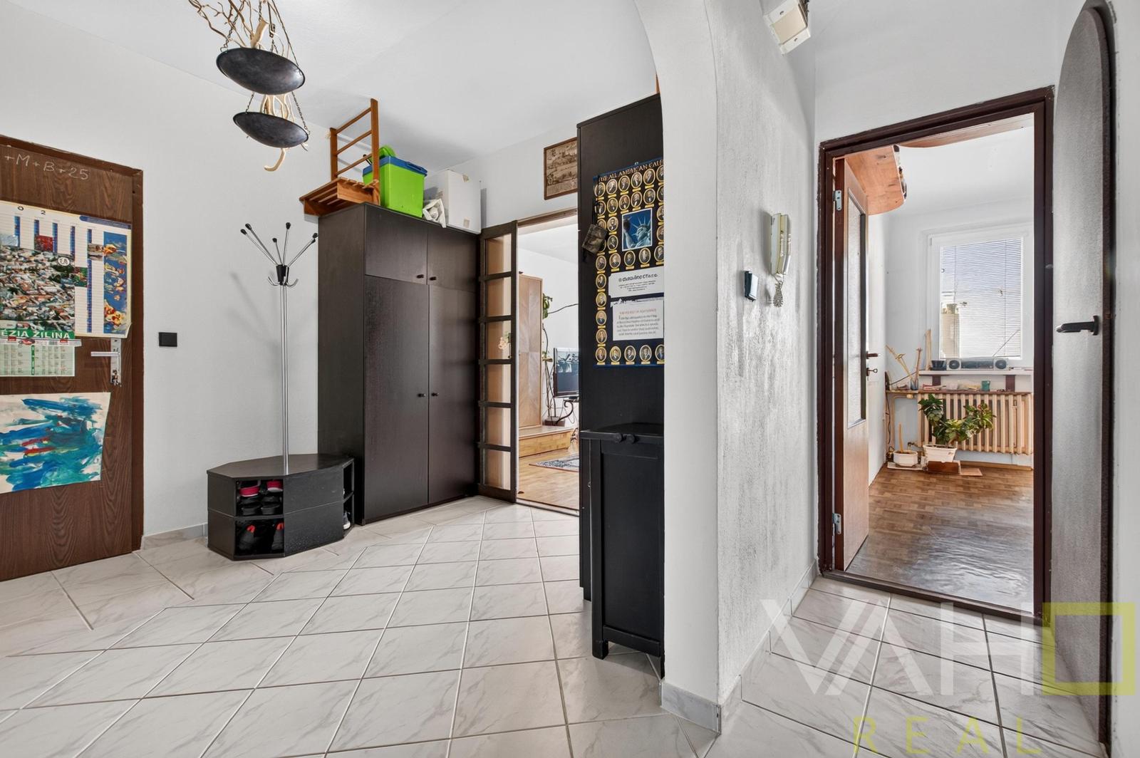 Rezervované!! NA PREDAJ 3izb. BYT, 70m2, Devínska Nová Ves,  čiastočná rekonštrukcia, 3D – fotka 2