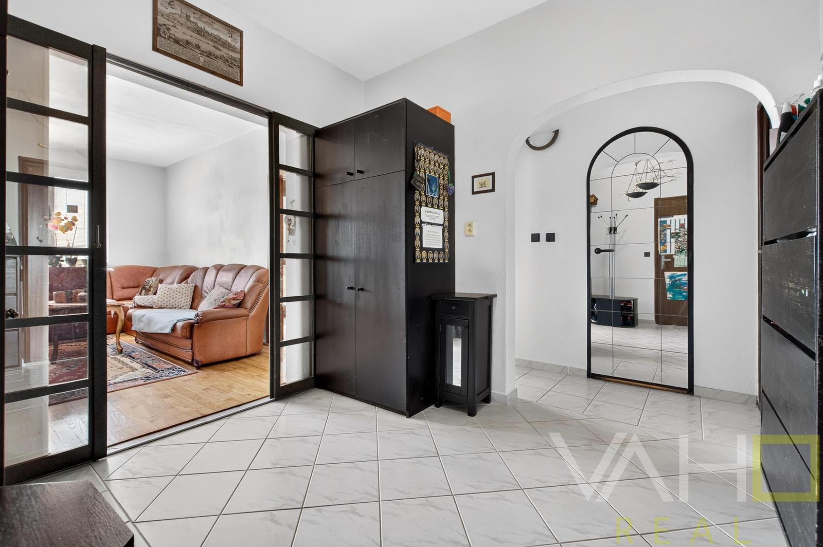 Rezervované!! NA PREDAJ 3izb. BYT, 70m2, Devínska Nová Ves,  čiastočná rekonštrukcia, 3D
