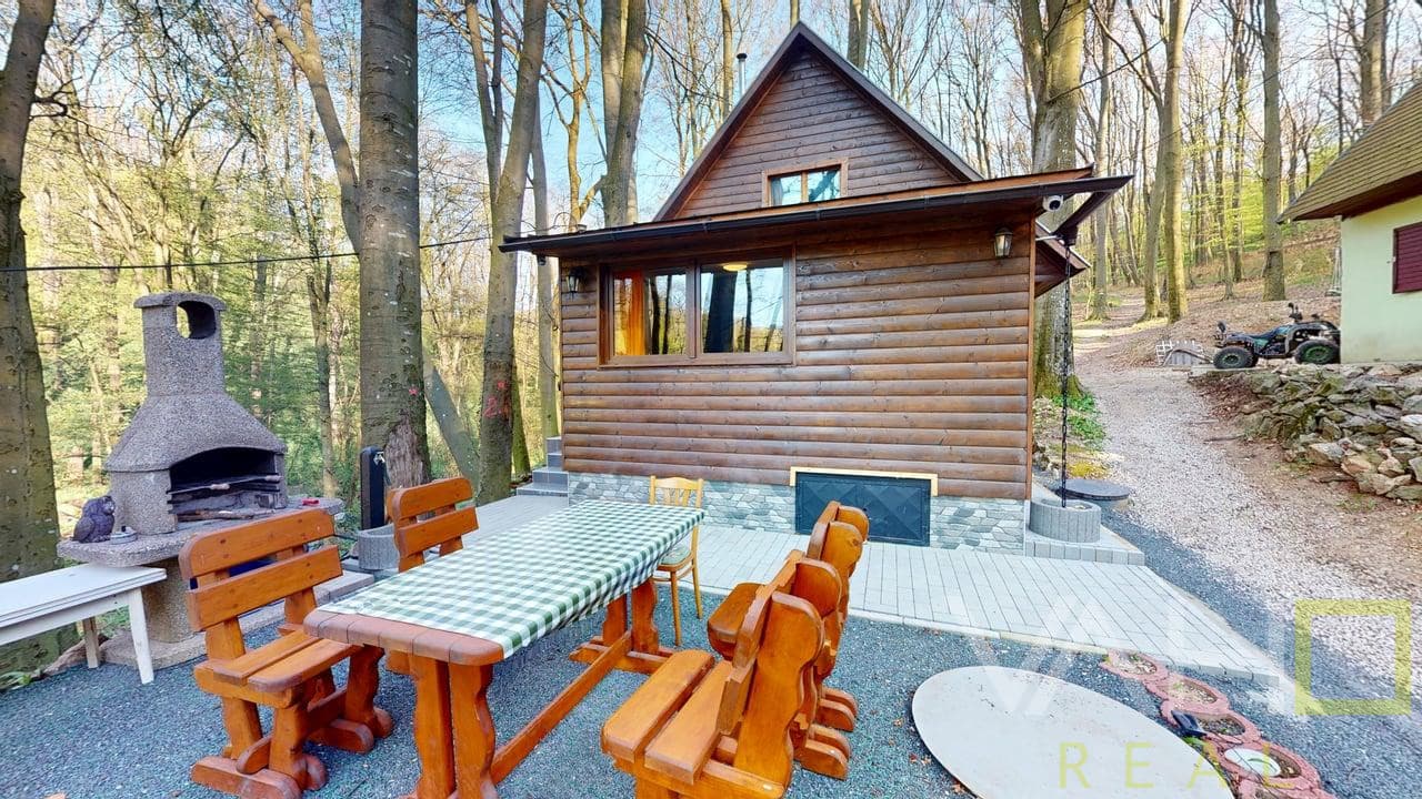 EXKLUZÍVNE !! REKREAČNÁ CHATA, úžitková plocha 70m2, celoročne obývateľná, JAHODNÍK, k.ú LOŠONEC, kompletná rekonštrukcia, 3D obhliadka