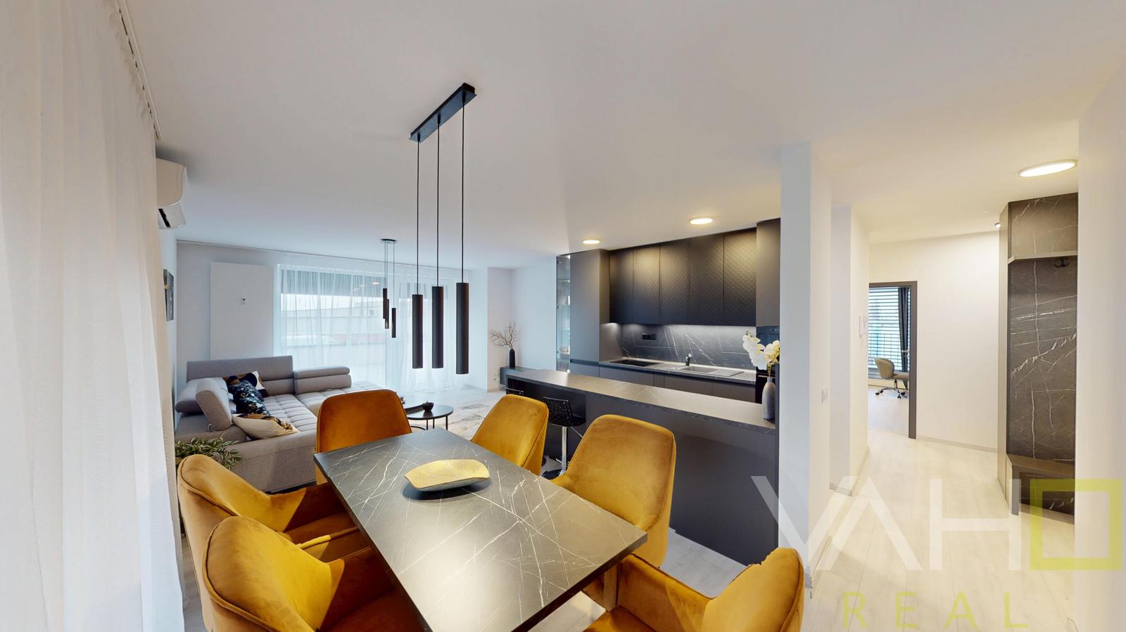 NA PREDAJ ! Luxusný 4 - izbový byt s neuveriteľnou 87m² terasou! – fotka 2