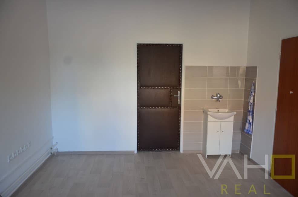 PRENÁJOM, KOMERČNÝ PRIESTOR 15 m²,  JERICHOVA, TRNAVA – fotka 2