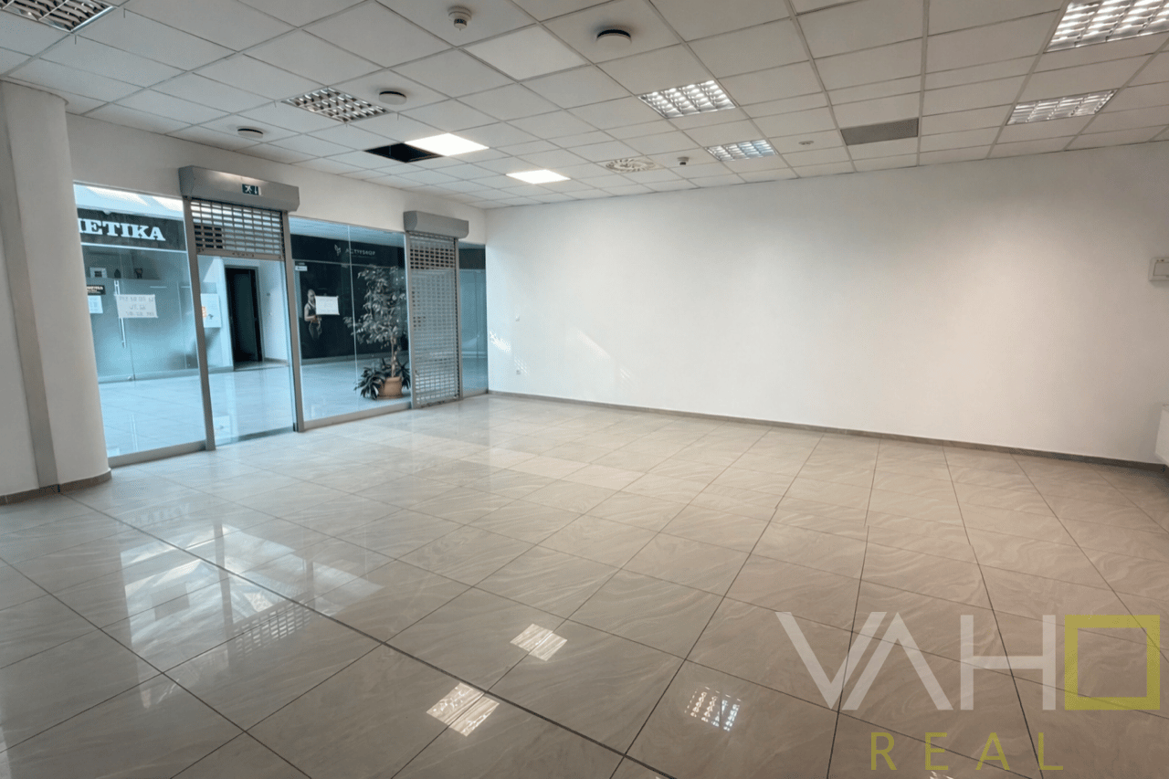 Prenájom EXKLUZÍVNY PRIESTOR PRIAMO V CENTRE , ul. Hviezdoslavova v TRNAVE – fotka 2