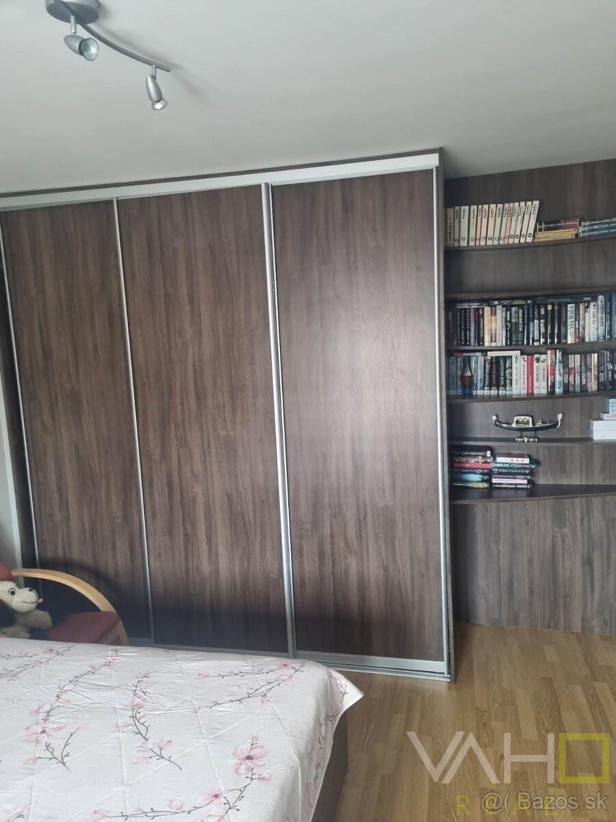 ZNÍŽENÁ CENA !!! Krásne zrekonštruovaný 3izbový byt s loggiou – fotka 2