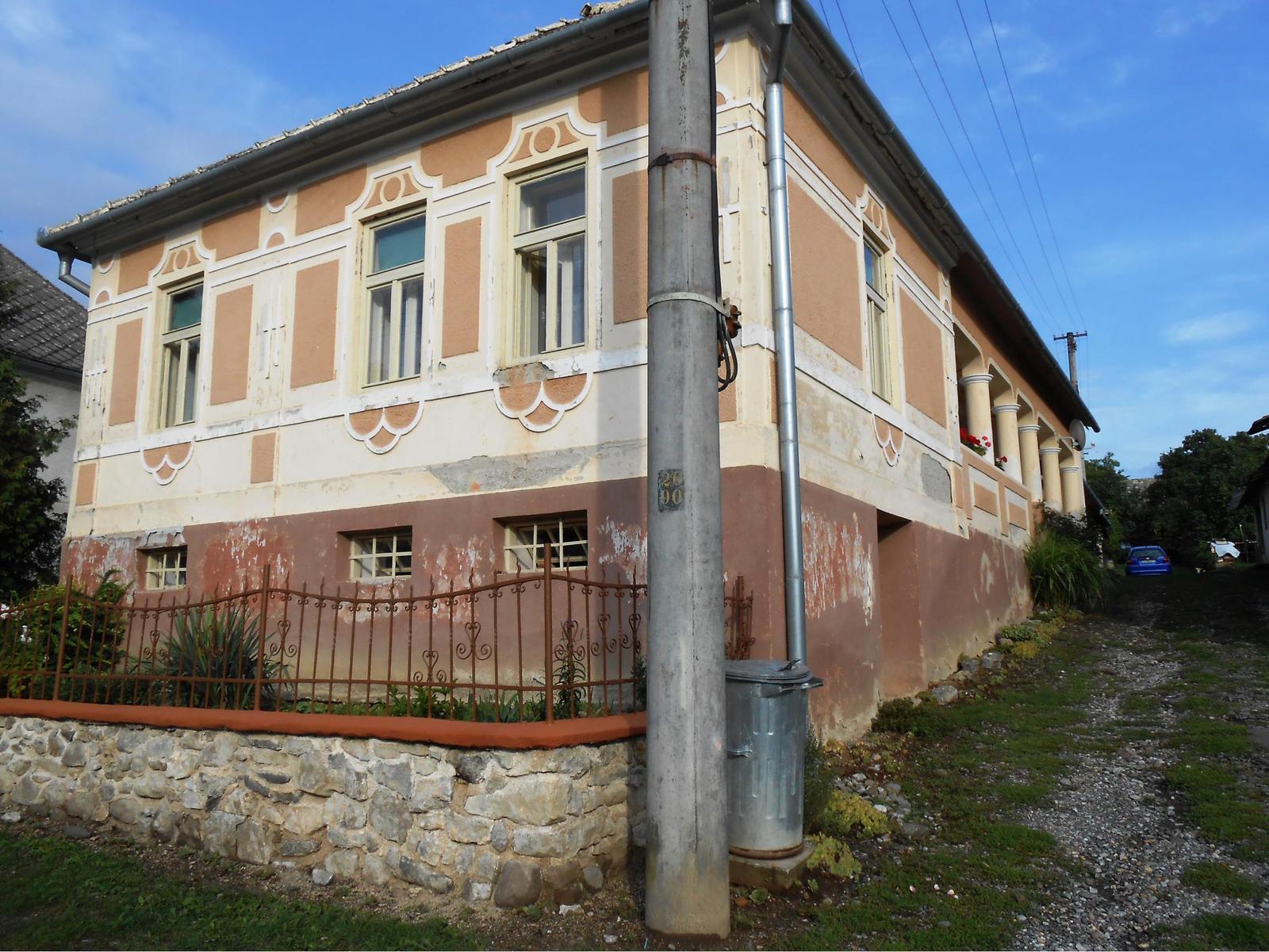 Rodinný dom - usadlosť v obci Hostišovce, okr. Rim. Sobota