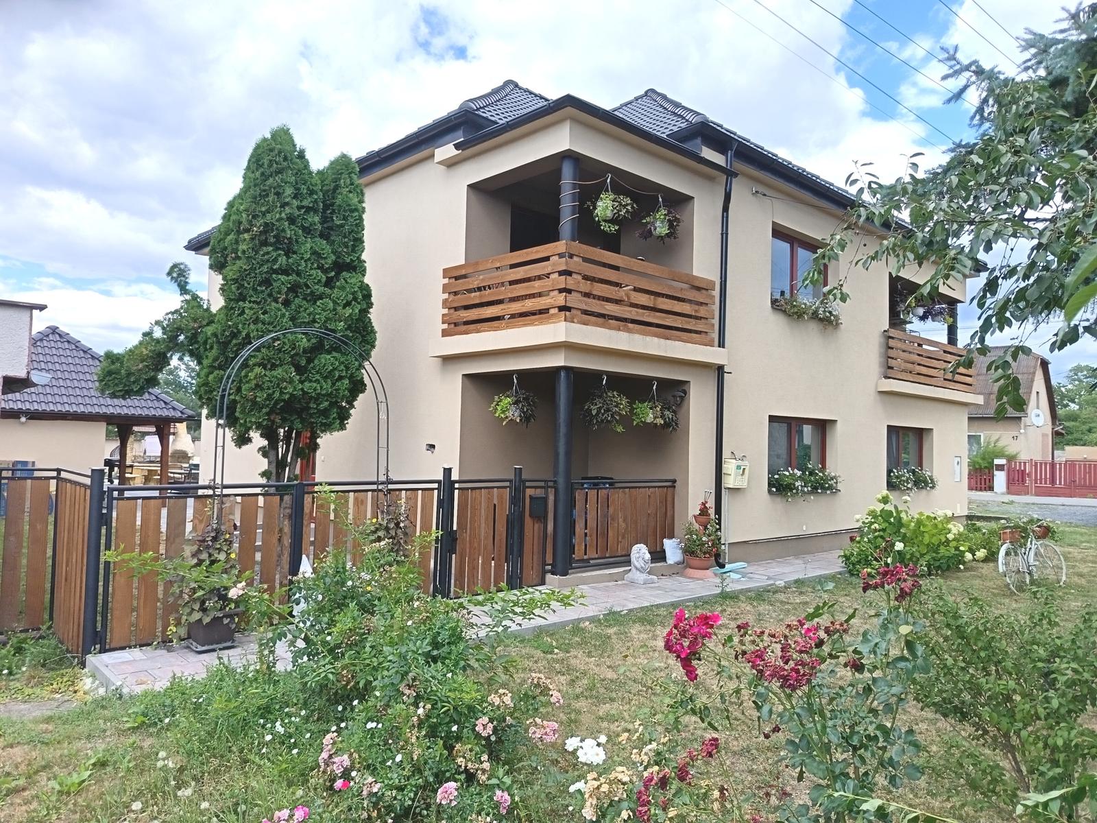 Na predaj veľký zrekonštruovaný RD v obci Holiša, okr. Lučenec – fotka 2