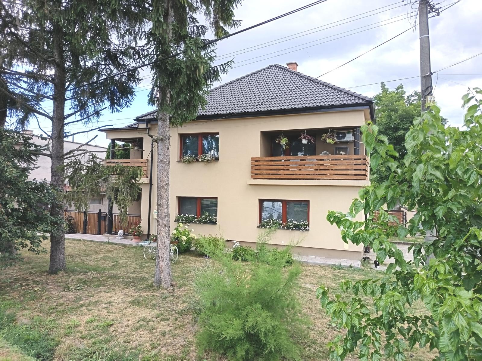 Na predaj veľký zrekonštruovaný RD v obci Holiša, okr. Lučenec