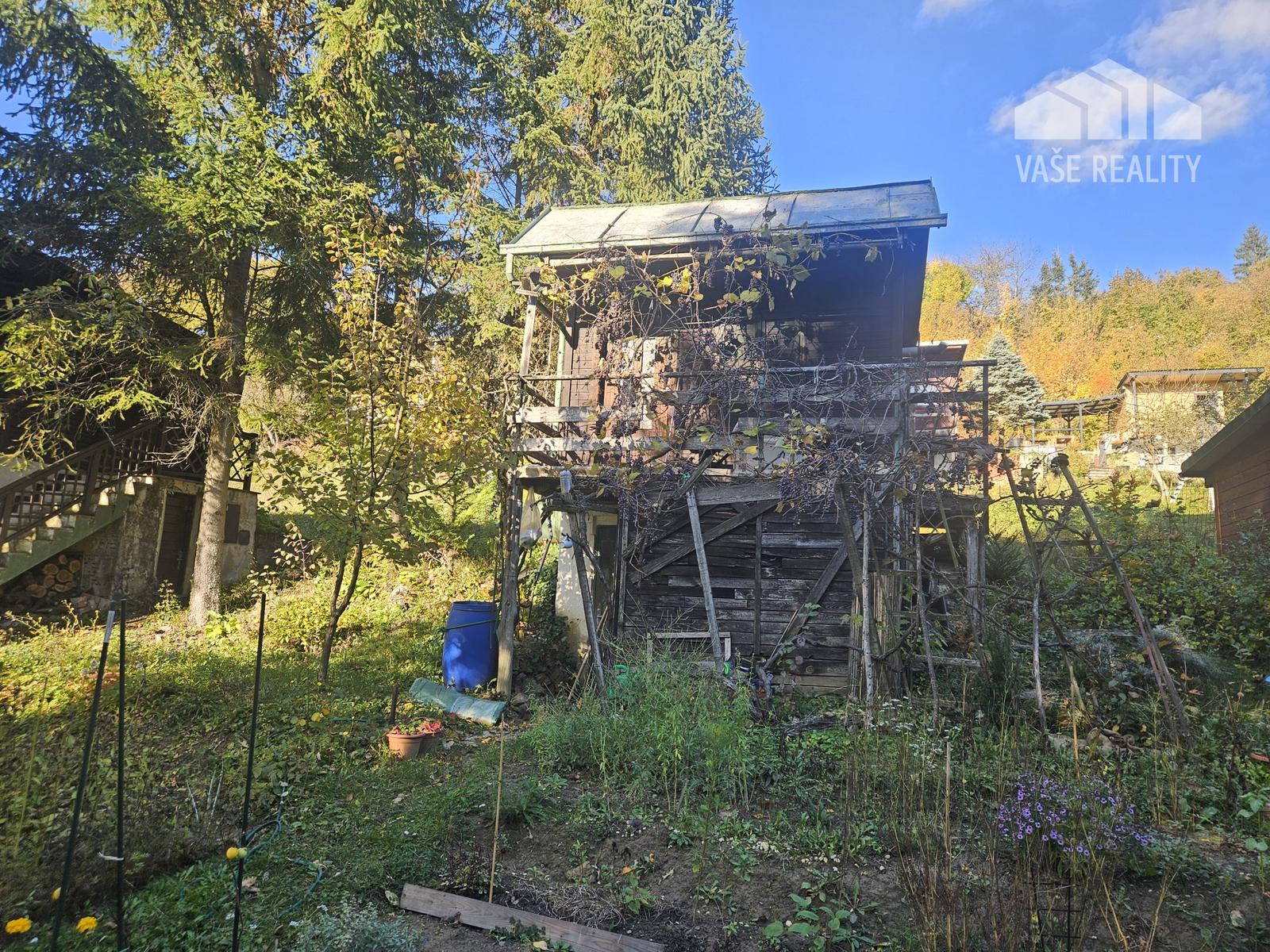Záhrada s chatkou v kúpeľnom meste Trenčianske Teplice, 305 m2 – fotka 2