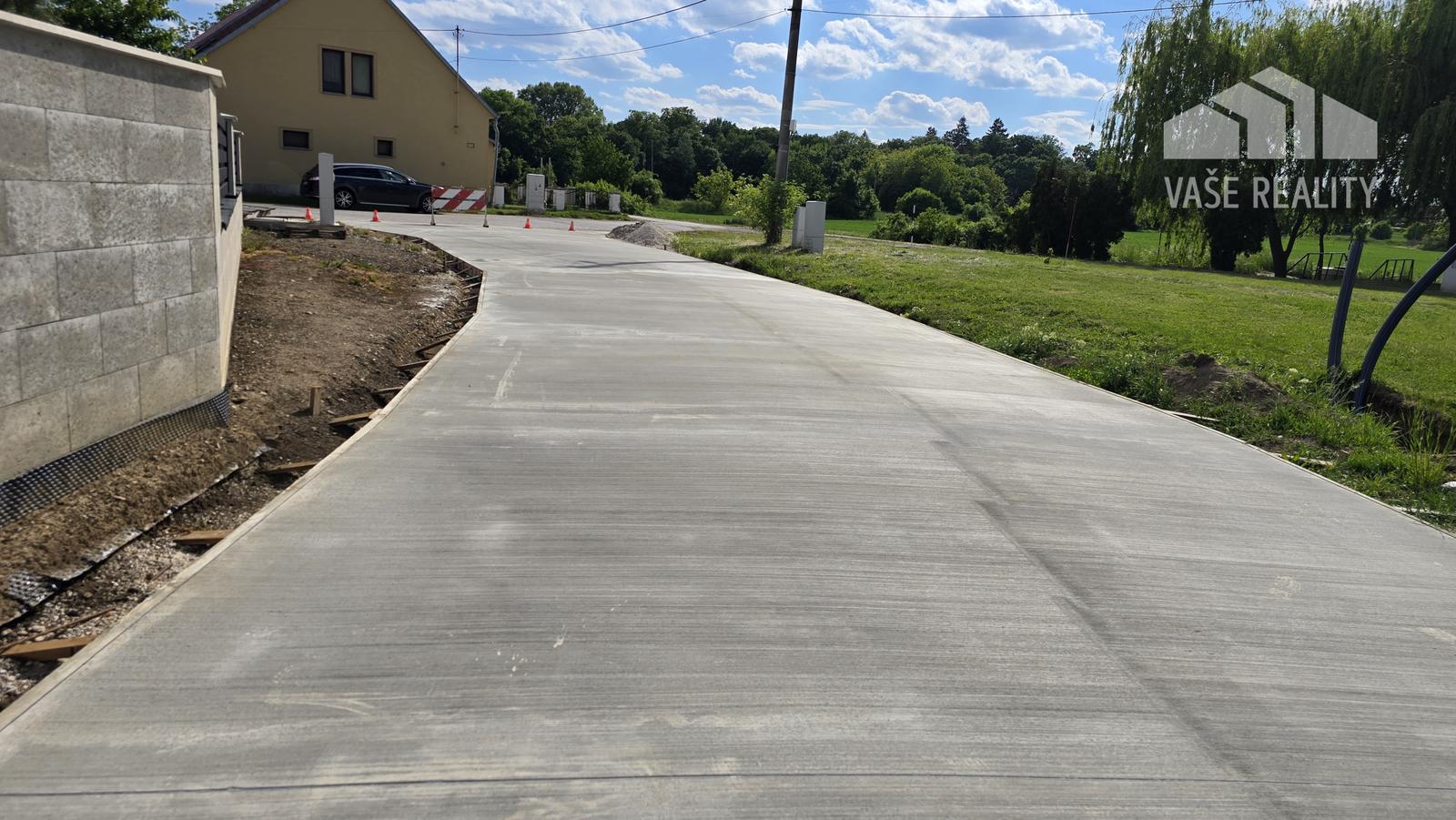 *REZERVOVANÉ* STAVEBNÝ POZEMOK 561 M² BOROVCE *VIDEO* /ELEKTRINA, VODA, KANALIZÁCIA/ – fotka 2
