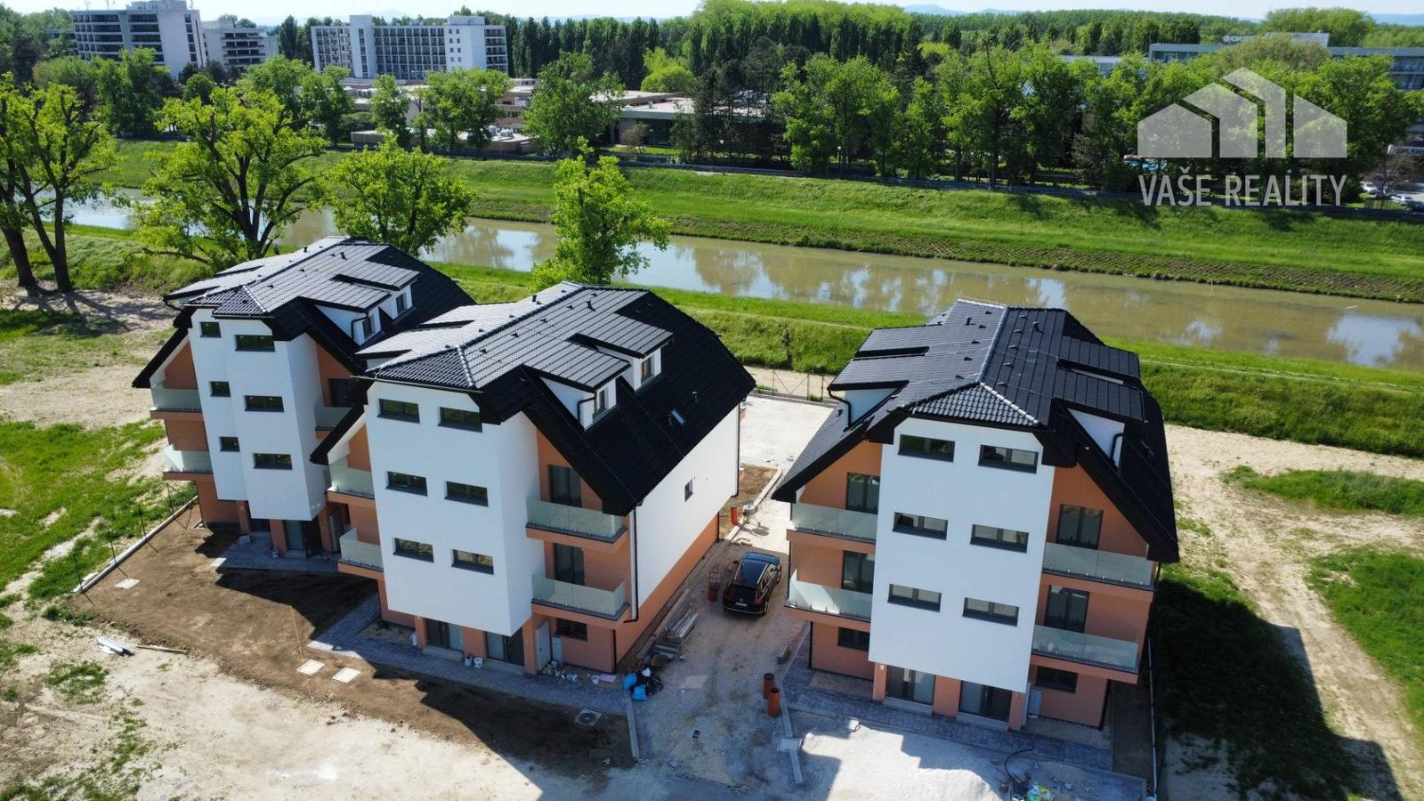 NA PREDAJ – 2-izbový byt 60 m2 v novostavbe RiverResort, Banka