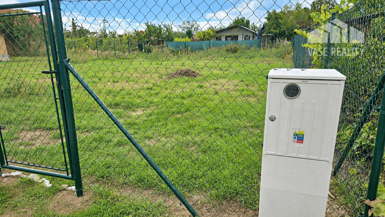 Predaj pozemku 401 m² v záhradkárskej oblasti – Drahovce Hať, Siete: Elektrina, voda, žumpa – fotka 2