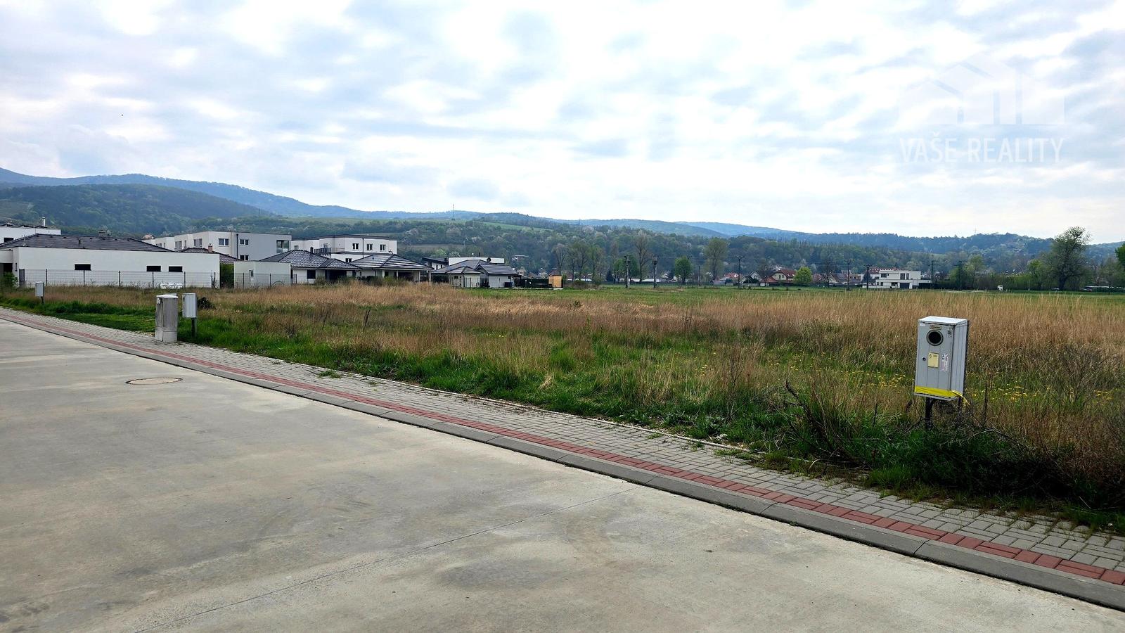 Pozemok s platným stavebným povolením na dvojdom – Banka pri Piešťanoch, 470 m²