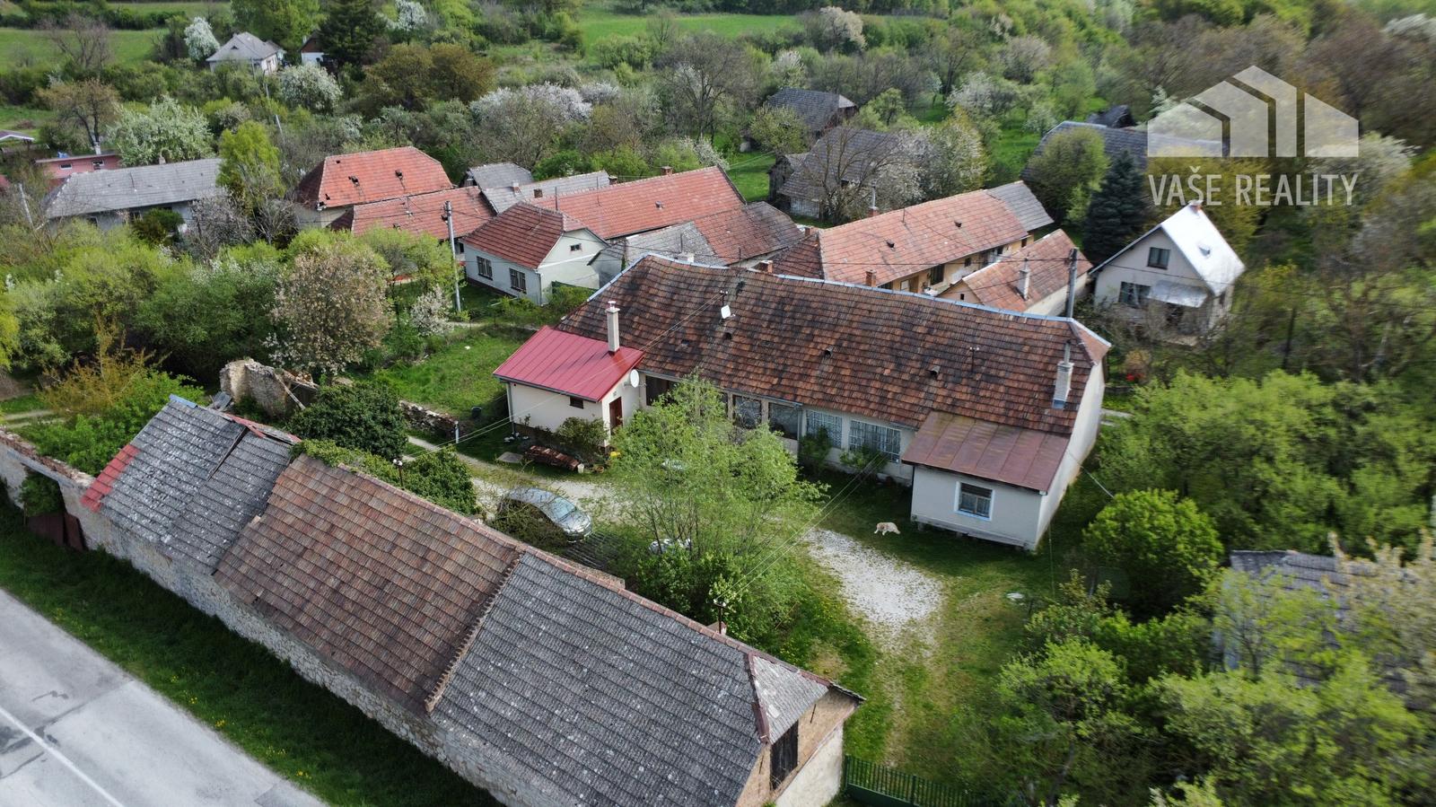 Prašník – Grnča | Malebná chalupa so stodolou a pozemkom 1 616 m²