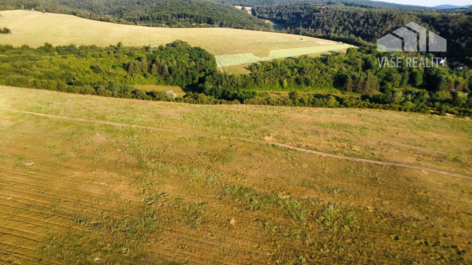 Na predaj investičný pozemok s výmerou 6 672 m² v obci Banka pri Piešťanoch
