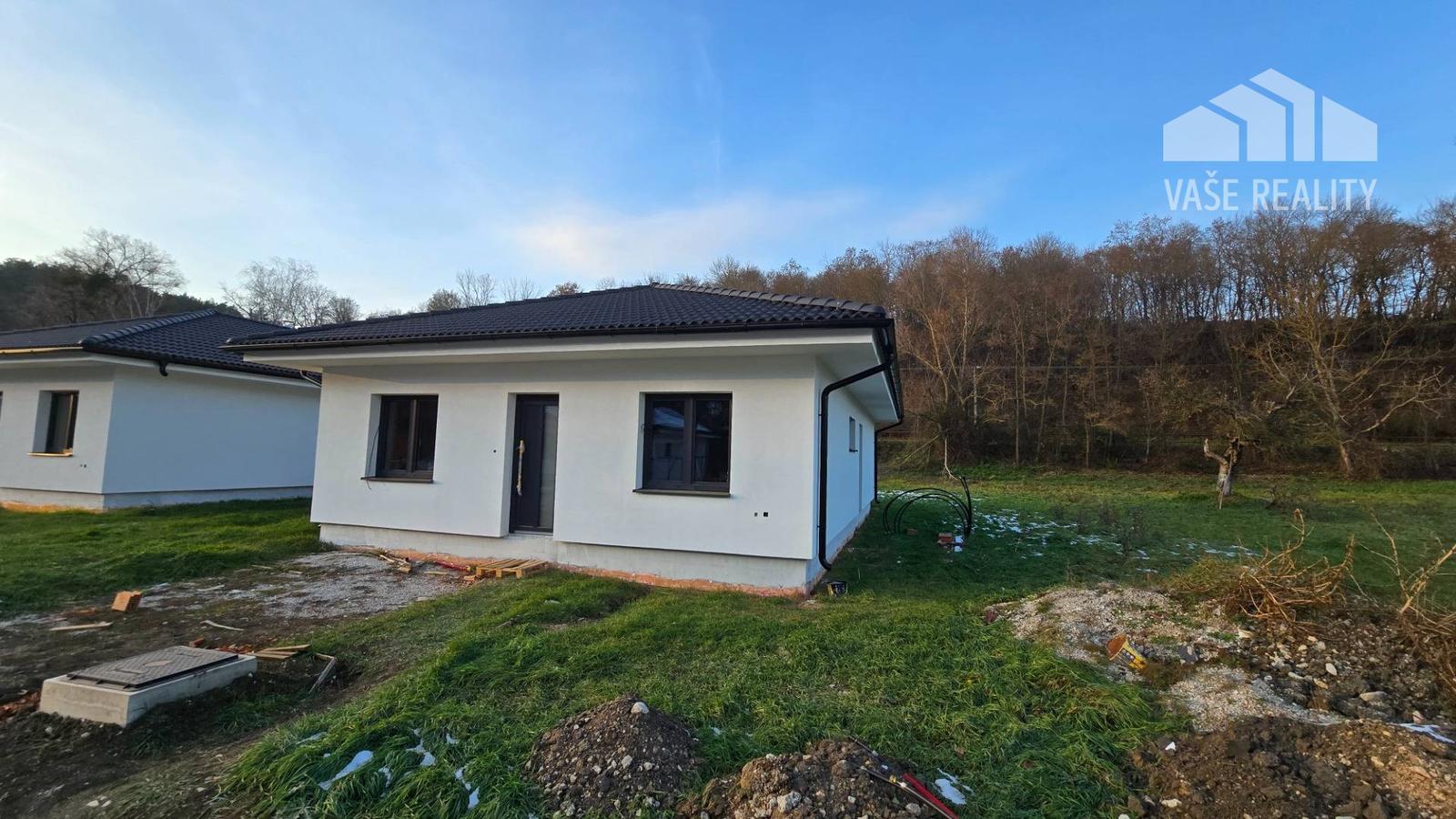 SKVELÁ CENA! NOVOSTAVBA 100 M2 BUNGALOV 4+1 *TYP 1* S POTOKOM, PRAŠNÍK