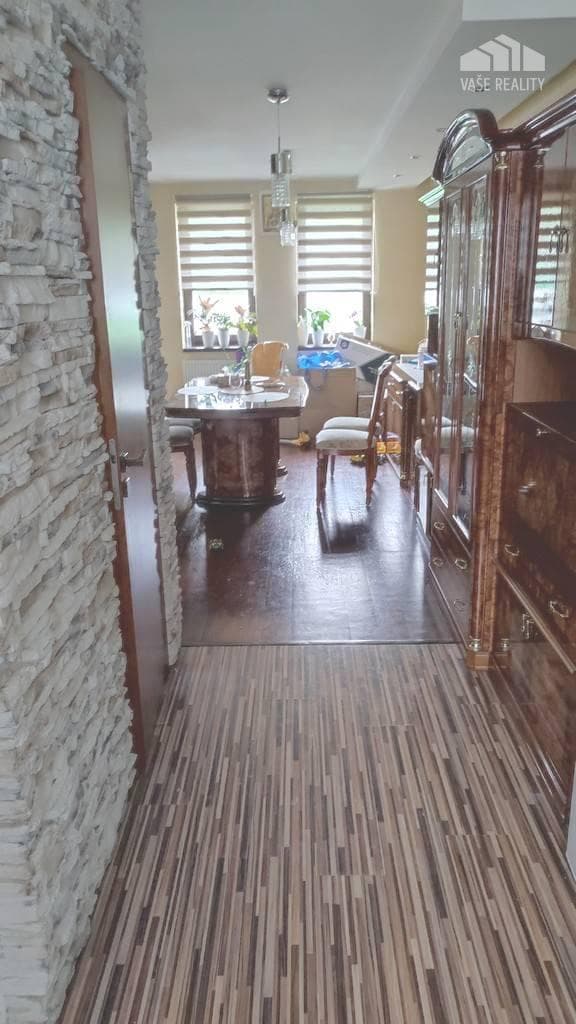Prenájom 5-izbového rodinného domu s garážou, Moravany nad Váhom – fotka 2