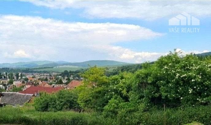 Slnečný pozemok s pekným výhľadom 633m2 Banka pri Piešťanoch – fotka 2