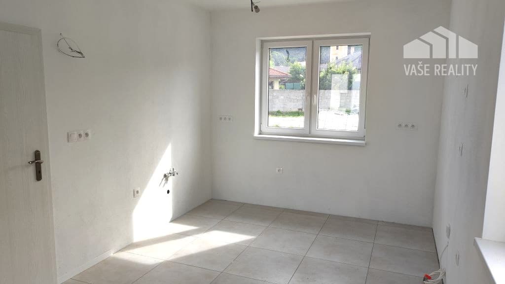 NOVOSTAVBA 4-IZBOVÉHO BUNGALOVU V SOKOLOVCIACH – 100 m² – fotka 2