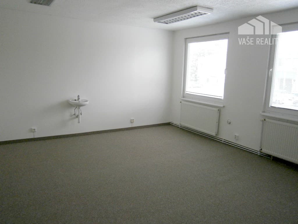 Prenájom kancelárskych priestorov-31m2, Vrbovská Cesta, Piešťany