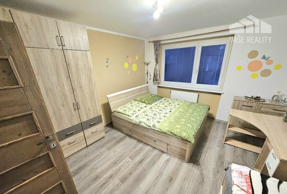 RODINNÝ DOM- VEĽKÉ CHLIEVANY- POZEMOK 1001 m2- 5 IZBOVÝ – fotka 2