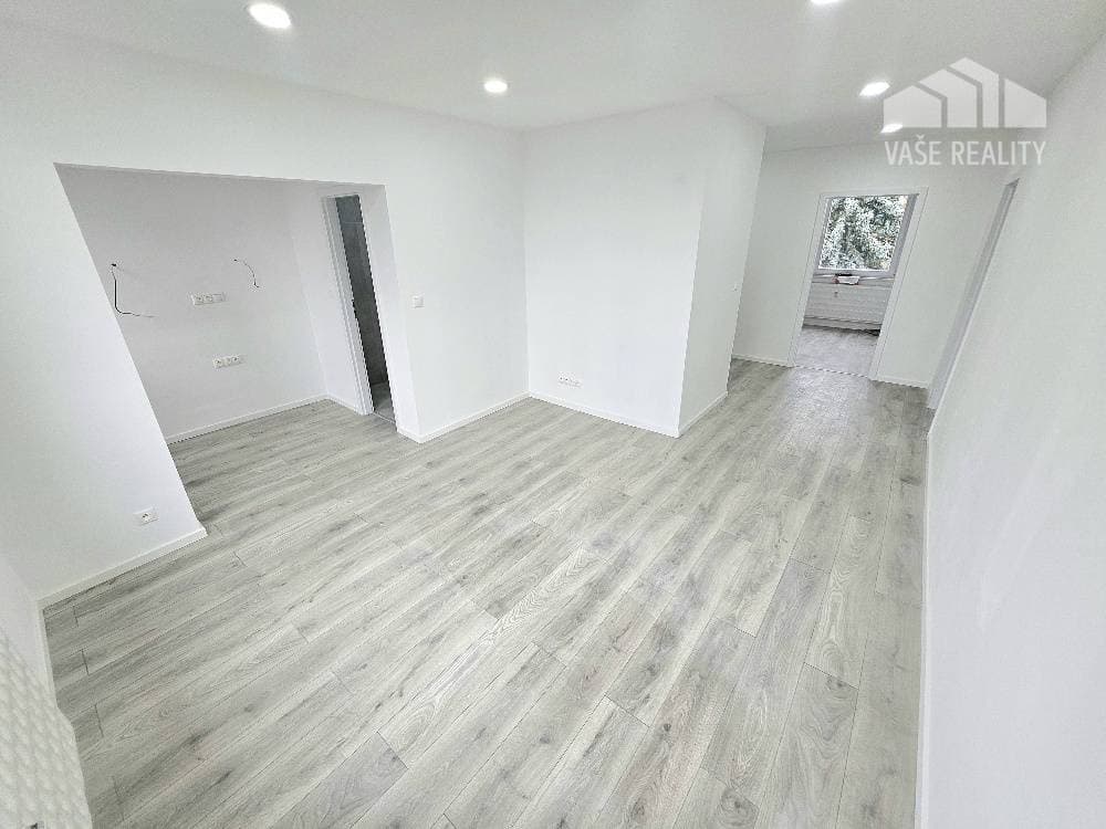 3 izbový byt Bánovce nad Bebravou/CENTRUM- STRED/NOVÁ REKONŠTRUKCIA – fotka 2