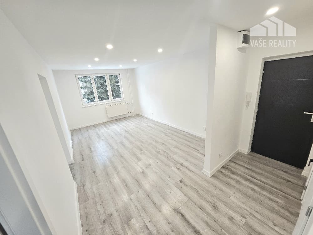 3 izbový byt Bánovce nad Bebravou/CENTRUM/65 m2/BALKÓN/PIVNICA