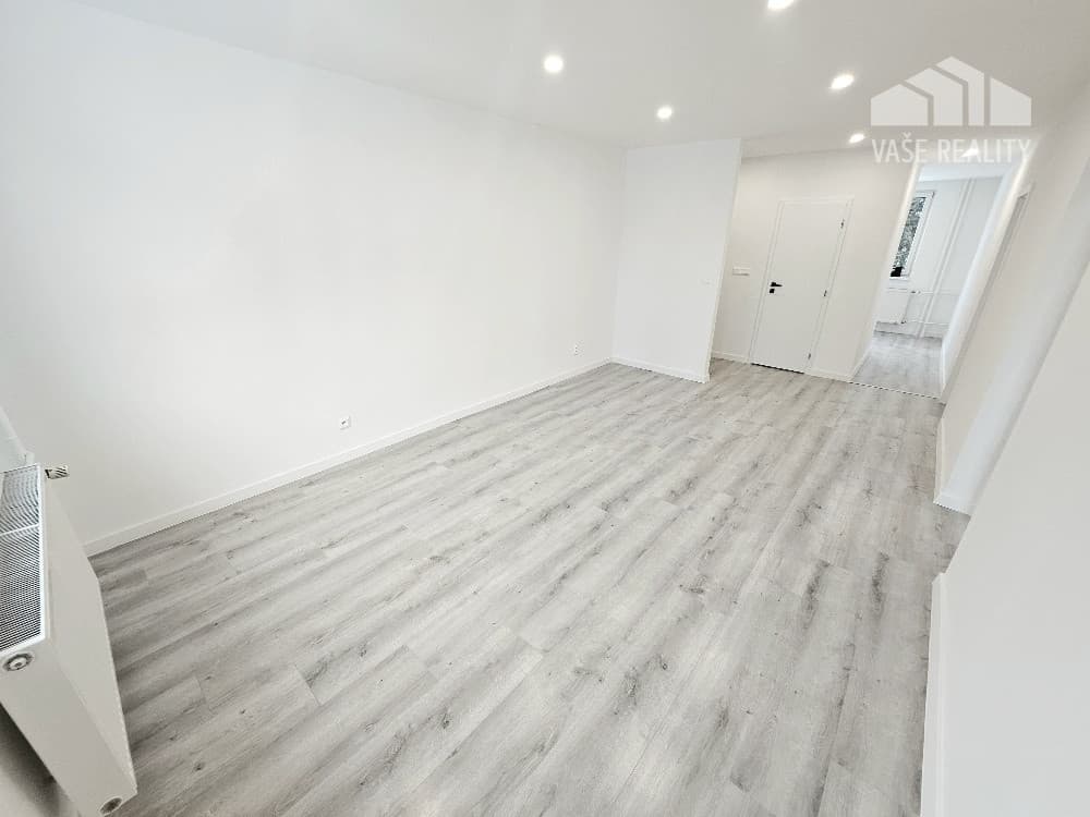 3 izbový byt Bánovce nad Bebravou/CENTRUM/65 m2/BALKÓN/PIVNICA – fotka 2
