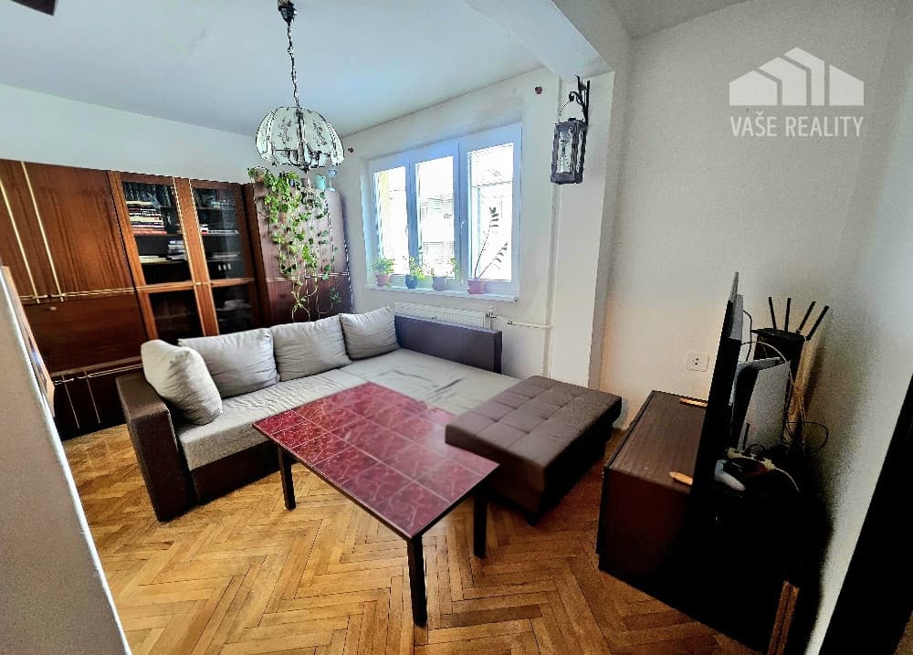 3 izbový byt Bánovce nad Bebravou/ CENTRUM/ LOGGIA / PIVNICA – fotka 2