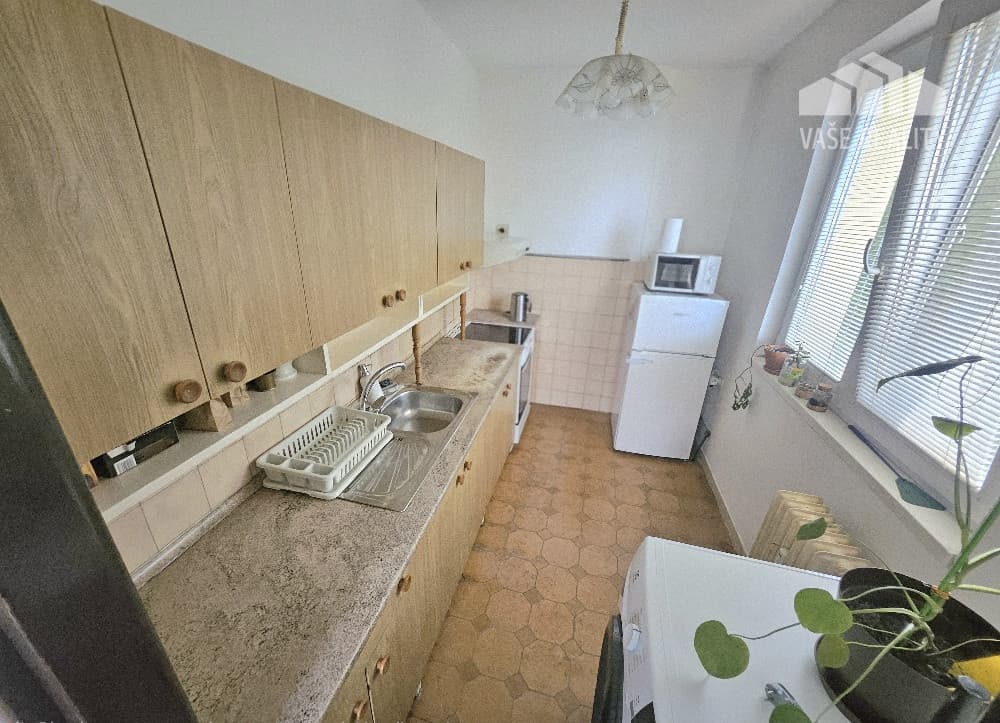 3 izbový byt Bánovce nad Bebravou/ CENTRUM/ LOGGIA / PIVNICA