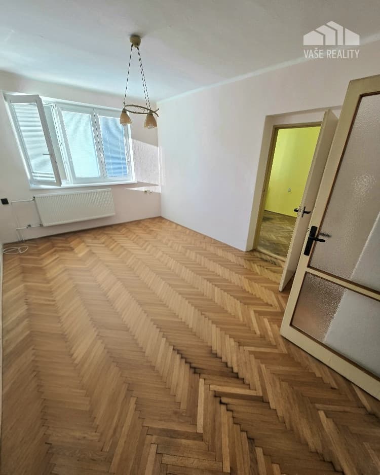 3 izbový byt Bánovce nad Bebravou/CENTRUM/62 m2 LOGGIA/PIVNICA – fotka 2