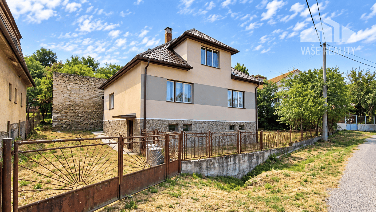 Rodinný dom s krásnym pozemkom v obci Kšinná /POZEMOK 831 m2