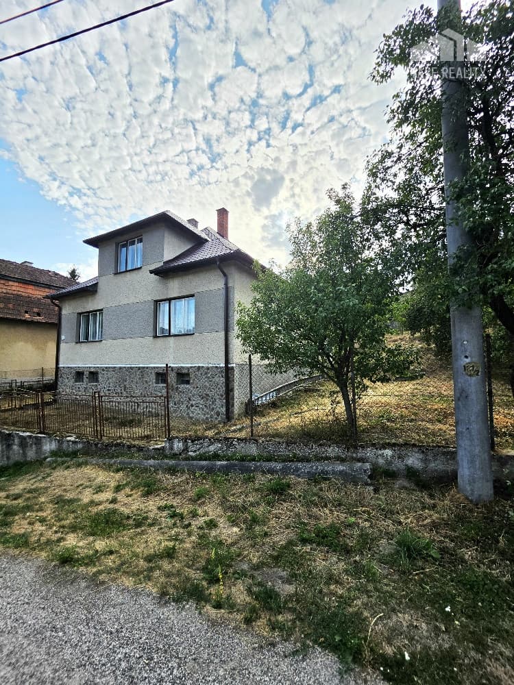 Rodinný dom s krásnym pozemkom v obci Kšinná /POZEMOK 831 m2 – fotka 2