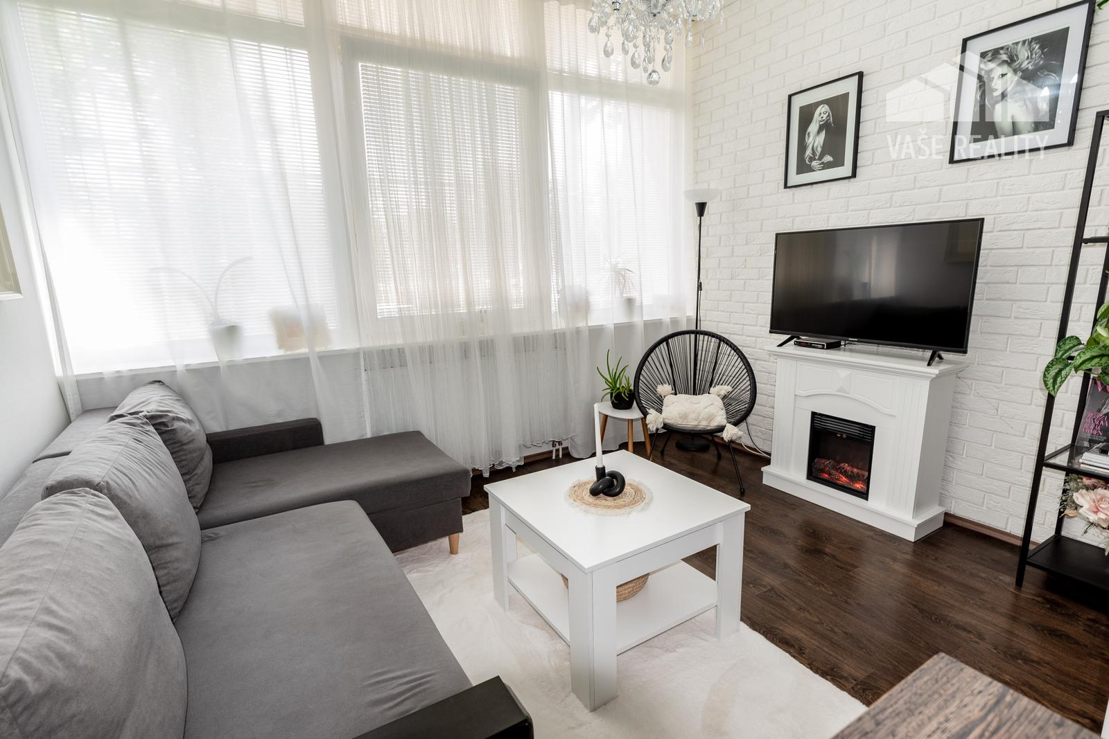 ---REZERVOVANÉ---Na predaj elegantný a moderný 2-izbový byt po kompletnej rekonštrukcii + parkovacie státie, Vlčie Hrdlo, Ružinov