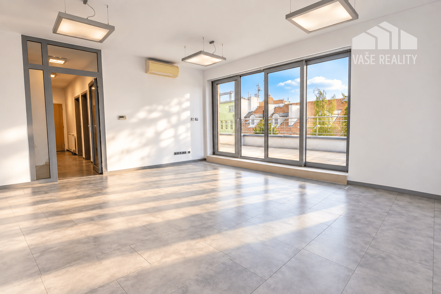Reprezentatívne administratívne priestory s terasou, Dunajská ul. 124 m², ihneď voľný