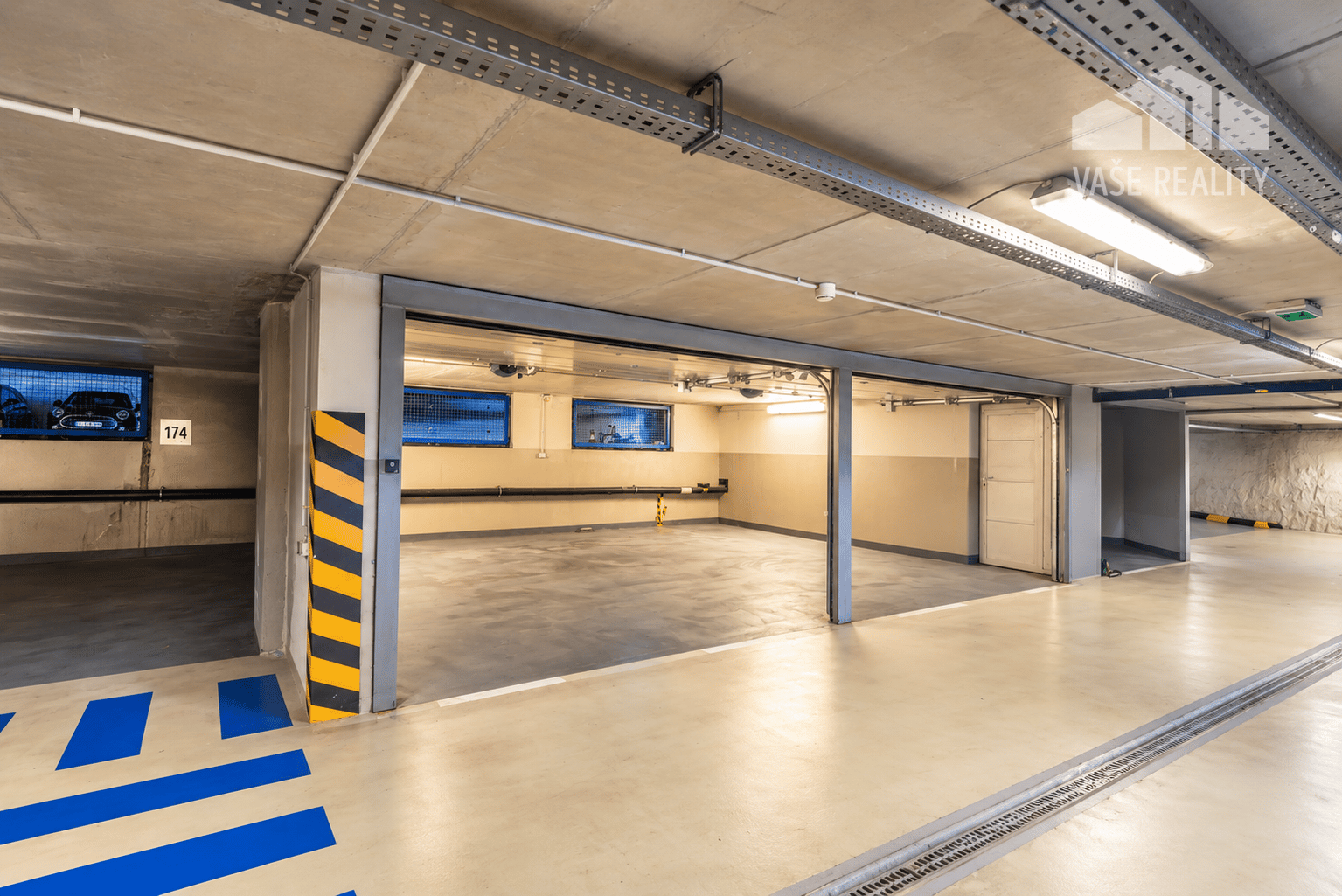 Na prenájom 2-garáž, 42 m², v garážovom dome, BA - Staré Mesto - centrum, Cintorínska ul., ihneď voľná – fotka 2