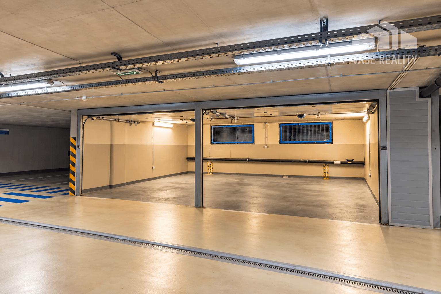 Na prenájom 2-garáž, 42 m², v garážovom dome, BA - Staré Mesto - centrum, Cintorínska ul., ihneď voľná