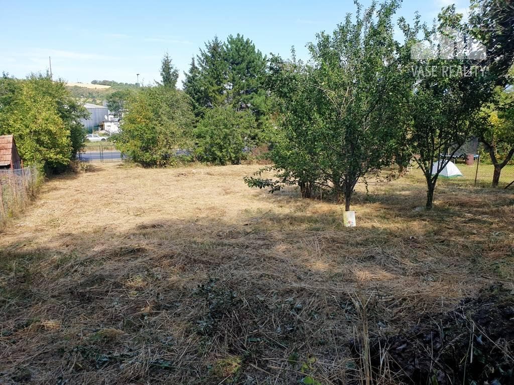 Investičný pozemok "záhrada" o výmere 691 m2 - Nové Mesto n/V