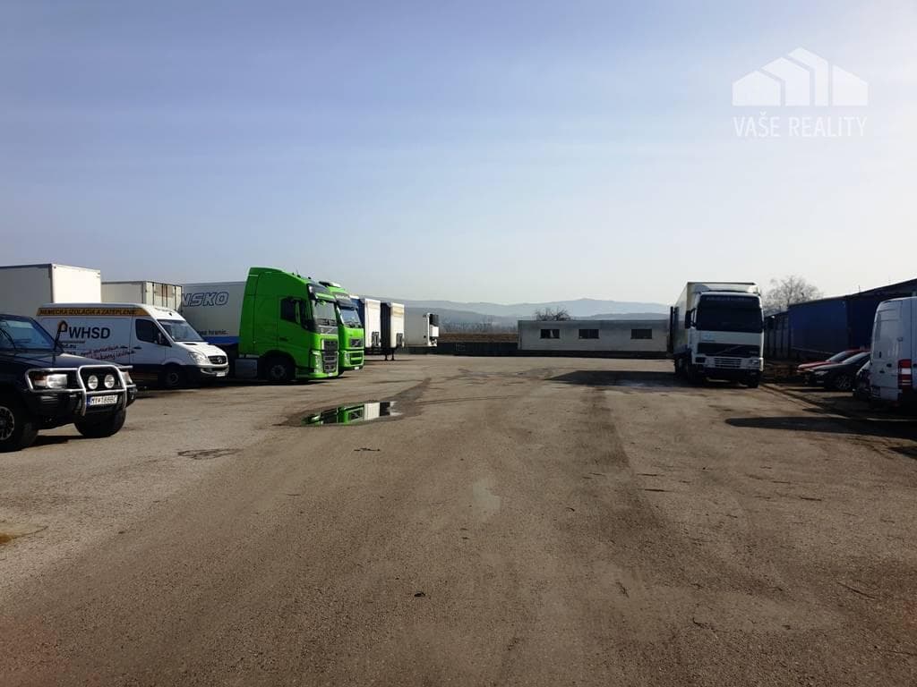 Na predaj areál 8700 m2 s halami 1510 m2 - Trenčianske Bohuslavice