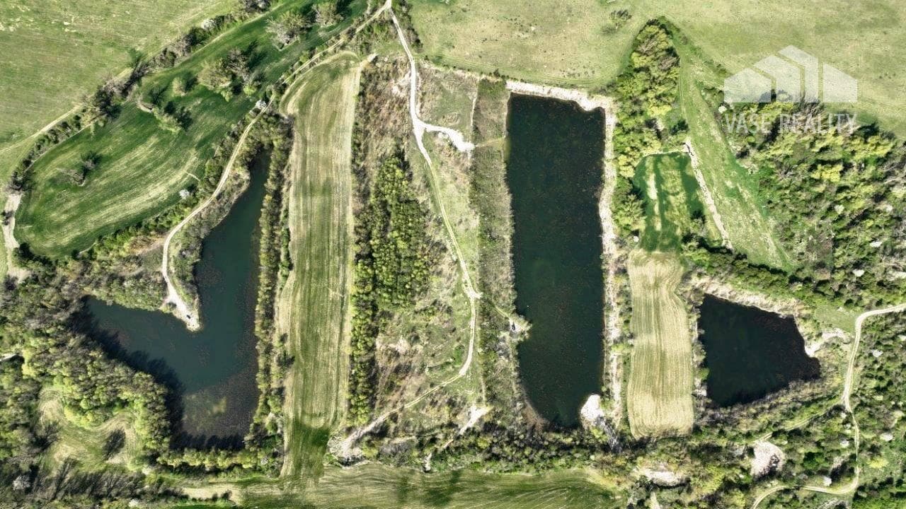 Rekreačný pozemok s troma jazerami o výmere 10ha - Zelená Voda, Beckov