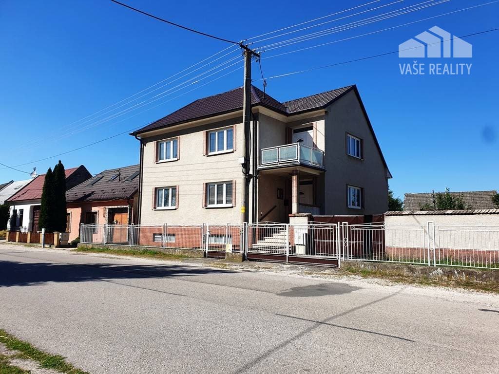 2-podlažný rodinný dom 320 m2 s pozemkom 1518 m2 - Bzince p. Javorinou