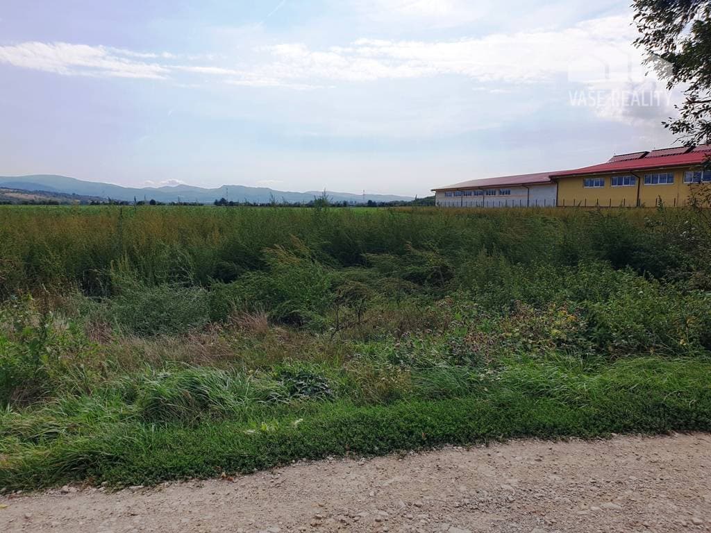 Investičný pozemok o výmere 17 261 m2 - len 3 km od Nového Mesta n/V