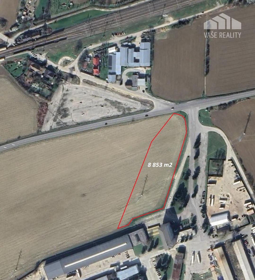 Stavebný pozemok o výmere 8 853 m2 - priemyselná zóna - Trenčianske Bohuslavice, okres Nové Mesto n/V – fotka 2
