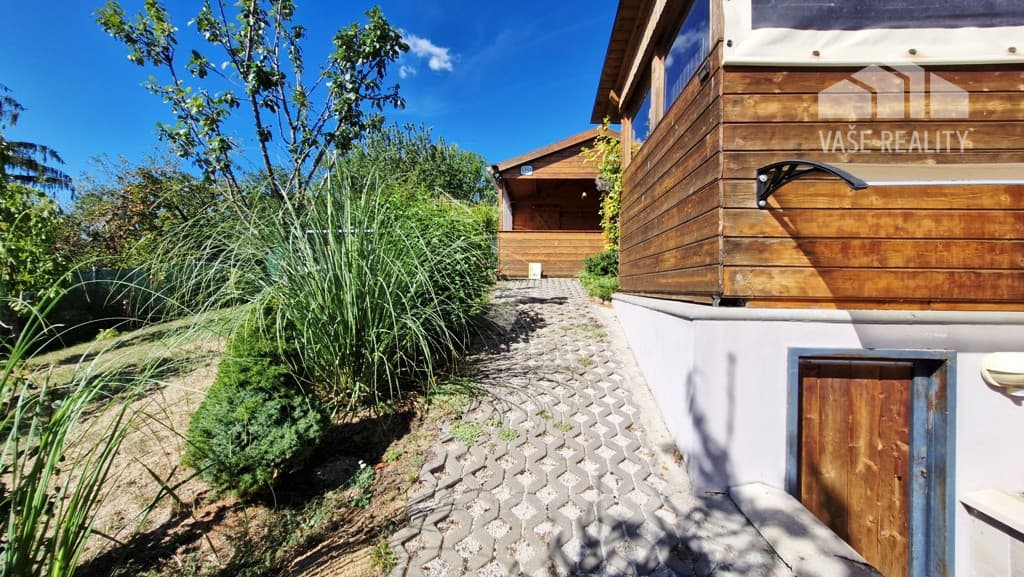 ** Na predaj záhradná chata s príslušenstvom, pozemkom 402 m² a krásnym výhľadom – Nové Mesto n/V ** – fotka 2