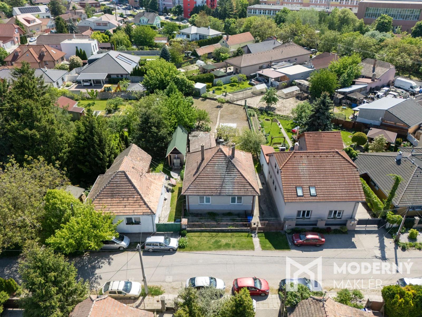 Na predaj 3-izbový tehlový dom s možnosťou nadstavby v Šamoríne – fotka 2
